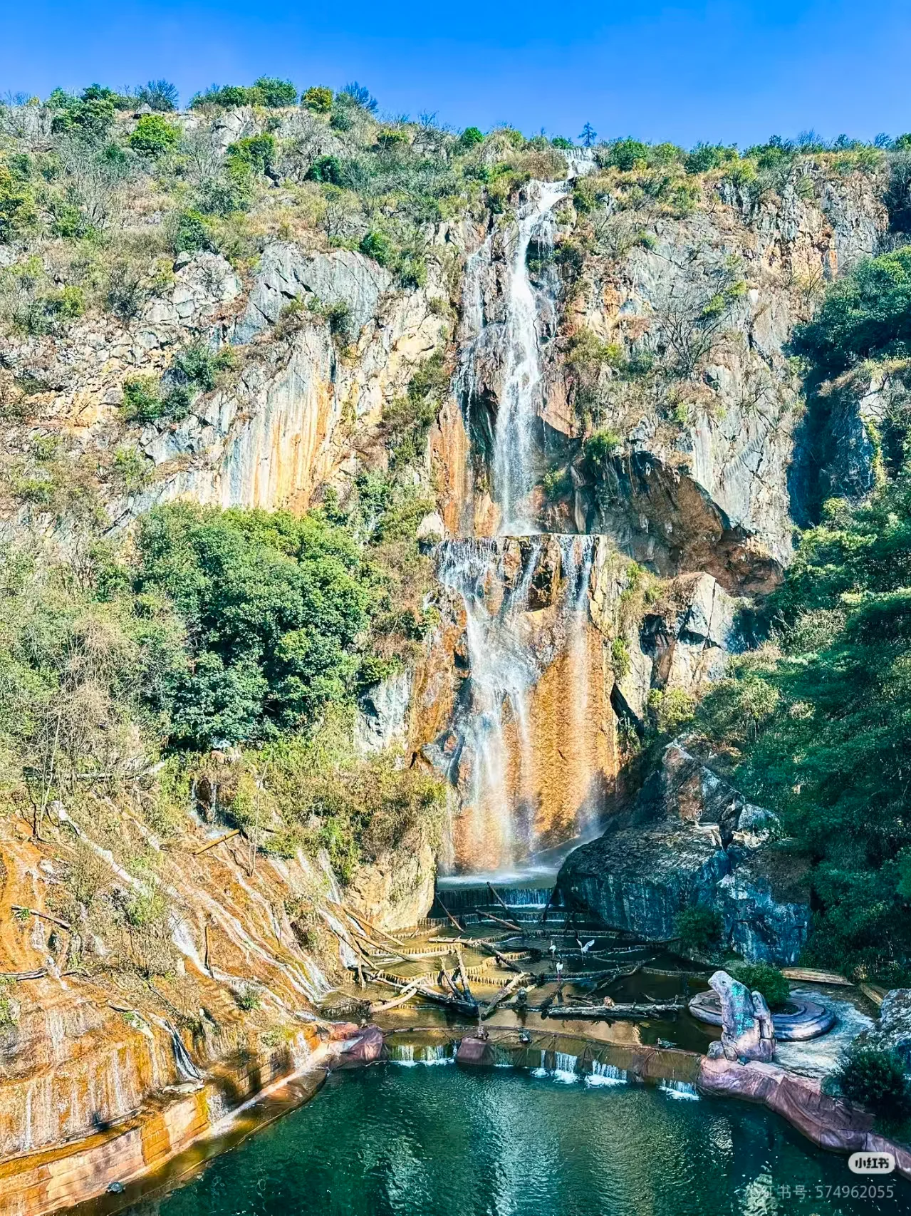 松鹿部落红石岩瀑布航拍